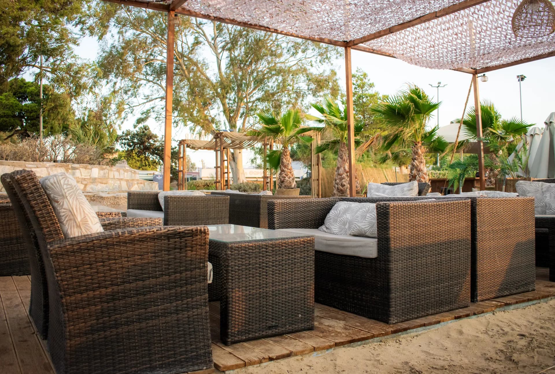 Καθιστικό lounge κάτω από την πέργκολα